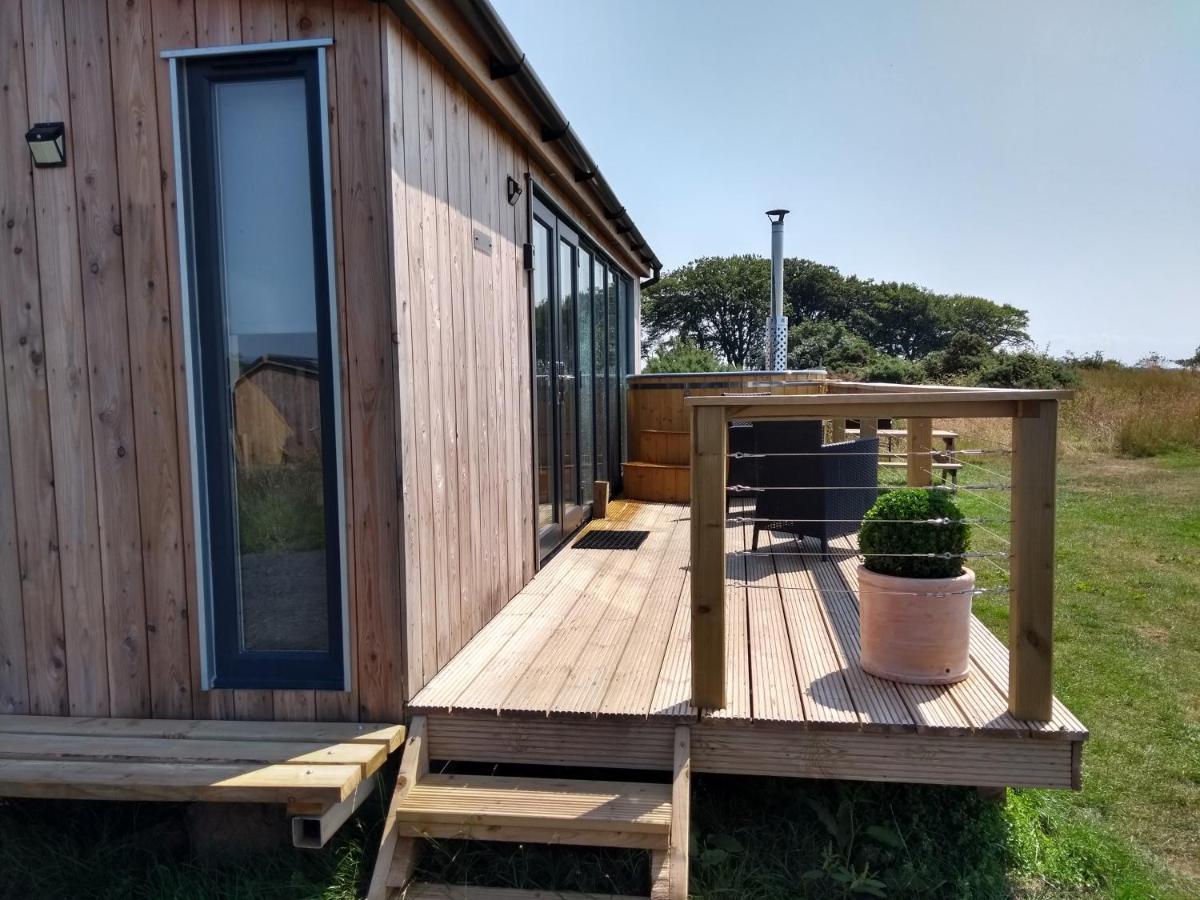 Cleeves Cabins Ailsa Luxury Lodge With Hot Tub Dalry  Екстер'єр фото