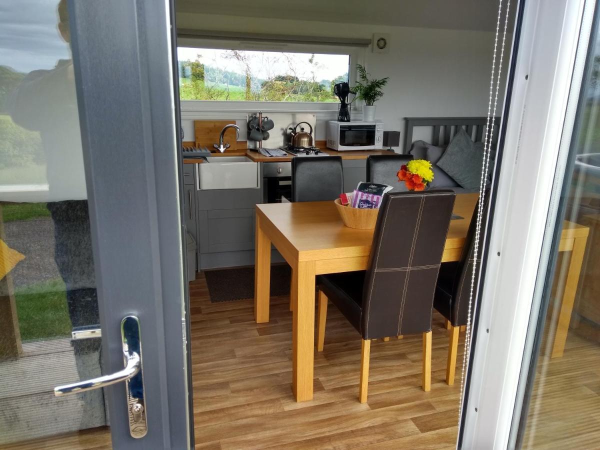 Cleeves Cabins Ailsa Luxury Lodge With Hot Tub Dalry  Екстер'єр фото